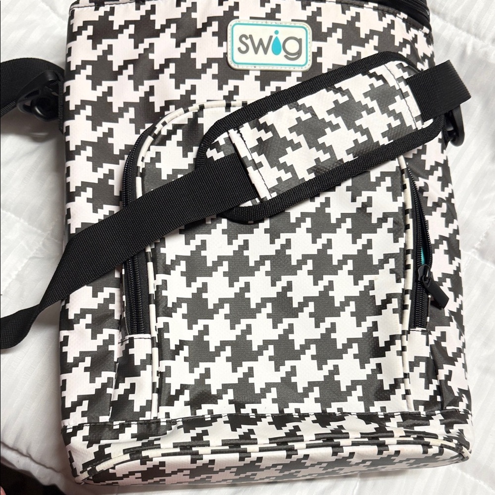 Swig Black and White Houndstooth Bag